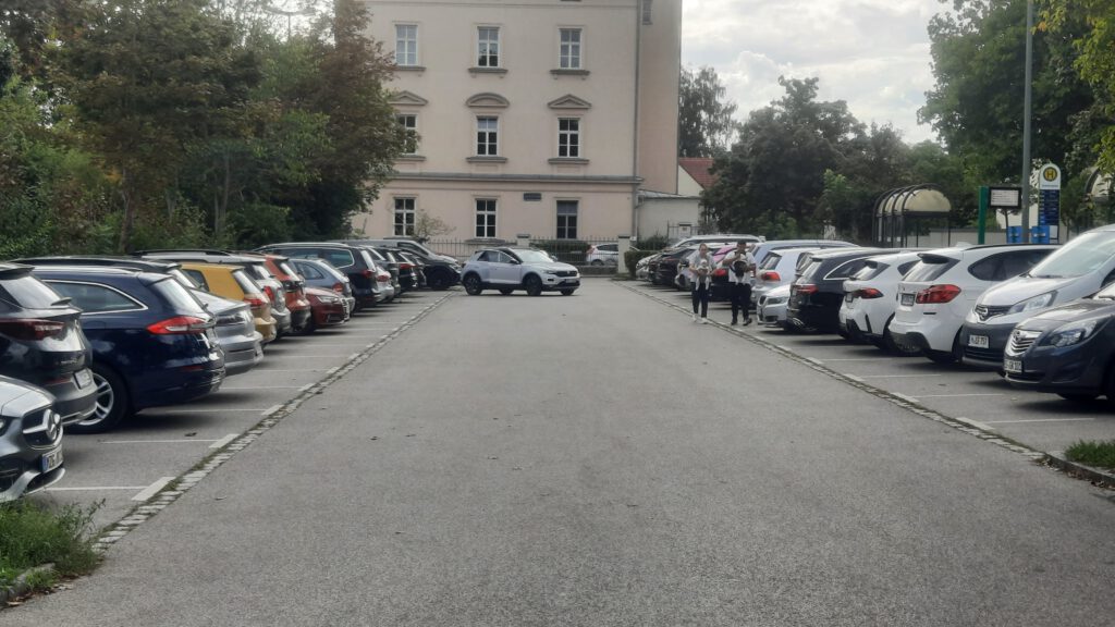 Dort wo 364 Tage im Jahr Autos parken ...