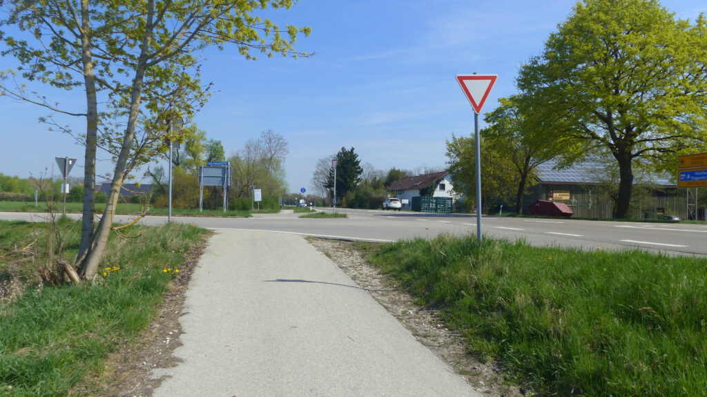 Vorfahrt gewähren statt Vorfahrt bei Einmündungen