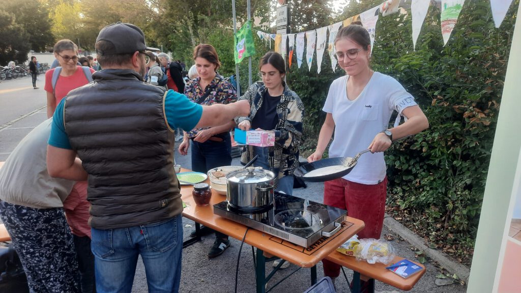Frische Crpes des Café Übrig fanden reißenden Absatz