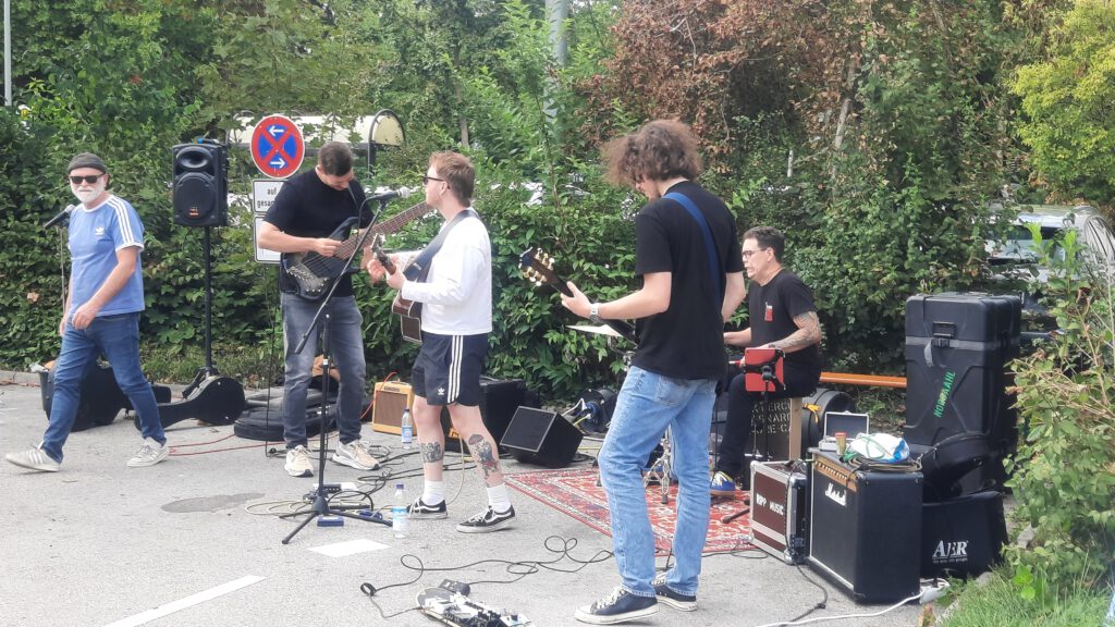 Clemens Ripp mit Band starteten das musikalische Angebot