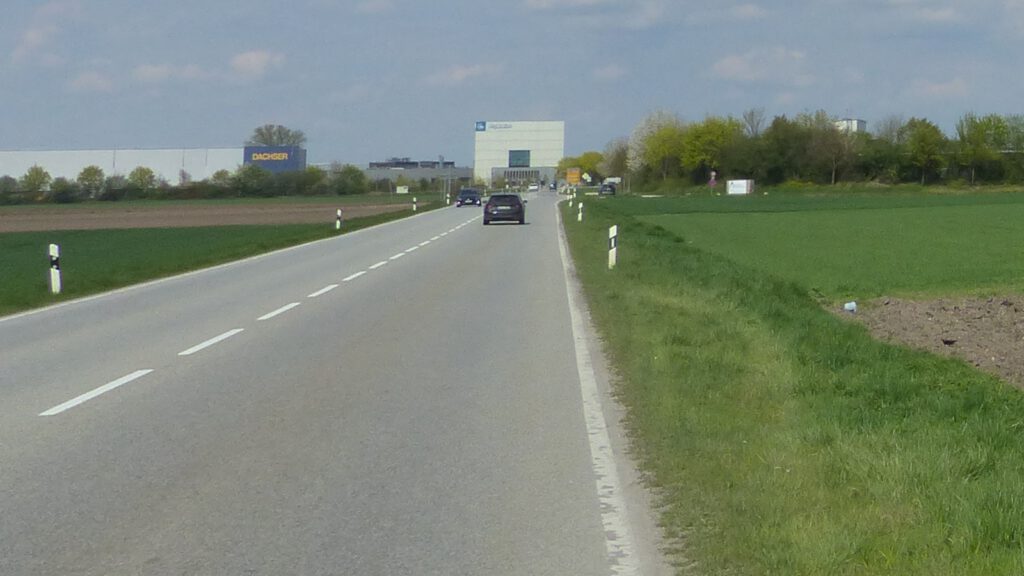 Staatsstraße 2350 beim Gewerbegebiet Mintraching